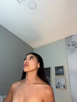 Tiffany_Low webcam