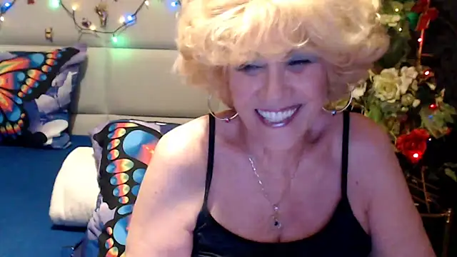 HappyWomanOn webcam