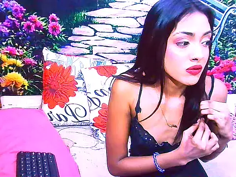 IndianPretty14u2Luv webcam