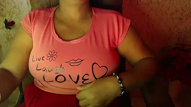 ItsMiraDesire webcam