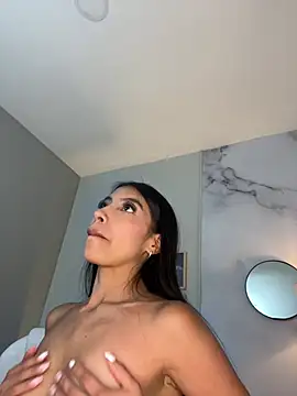 Tiffany_Low webcam