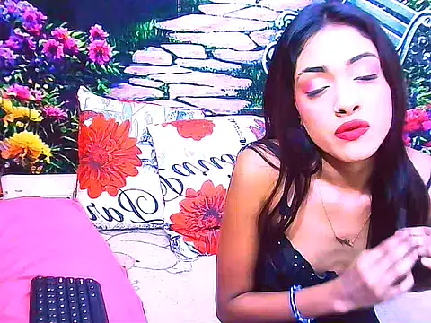 IndianPretty14u2Luv webcam