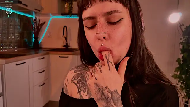 MichaellaMoon webcam