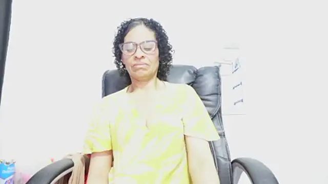 Aries_Mature webcam