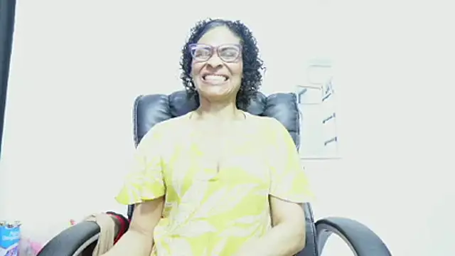 Aries_Mature webcam