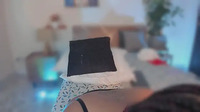 YariRose webcam