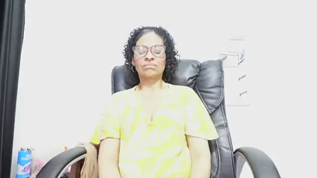 Aries_Mature webcam