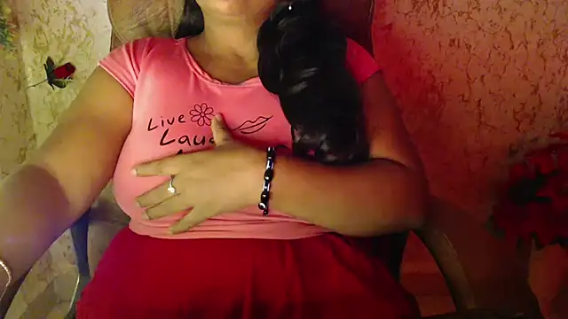 ItsMiraDesire webcam