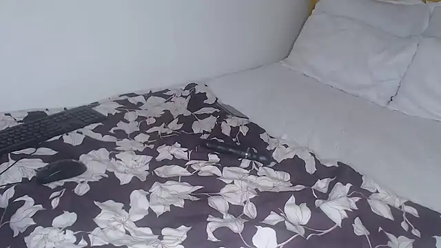 Bella_2025 webcam
