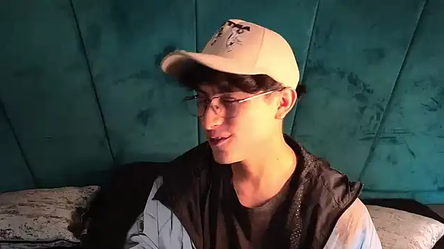 Aaron_Eze webcam