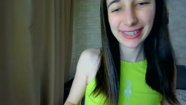 Anika_bloom webcam