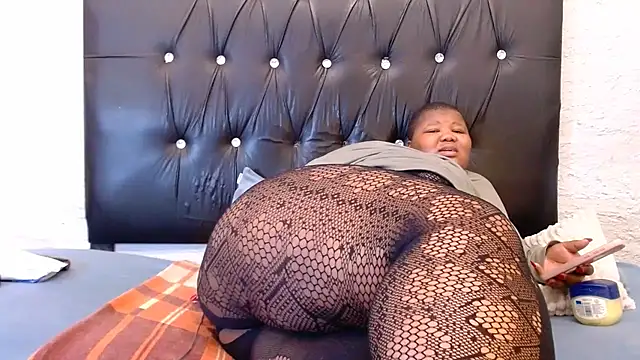 LadyBear2002 webcam