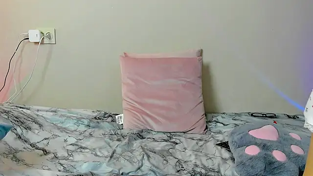EllieRough webcam