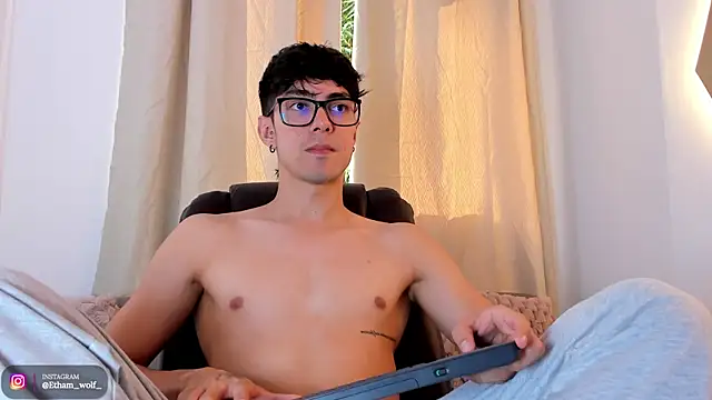 etham_wolf1 webcam