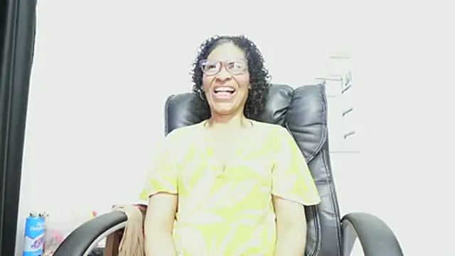 Aries_Mature webcam