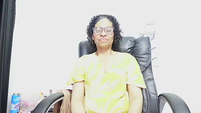Aries_Mature webcam