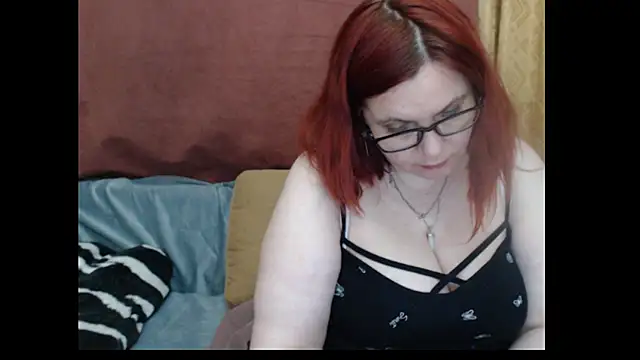 PlayfullMature webcam
