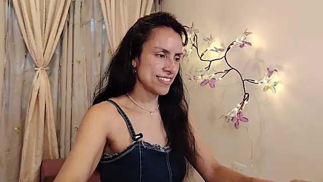 bella_exhibition - Bella_Exhibition's free webcam - UK Sex Cams