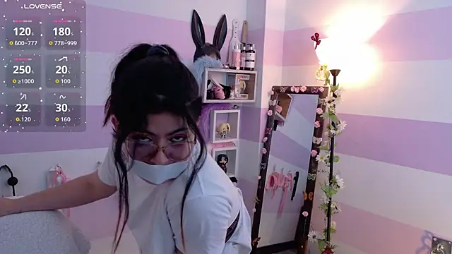 catwhite_ (F young) - Put Nipple clamp vibe(gemini) ctrl 2min