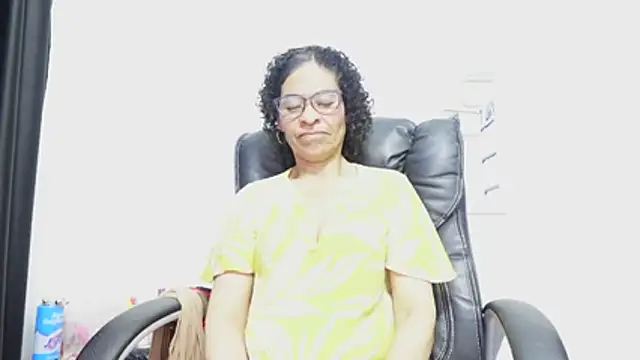 Aries_Mature webcam