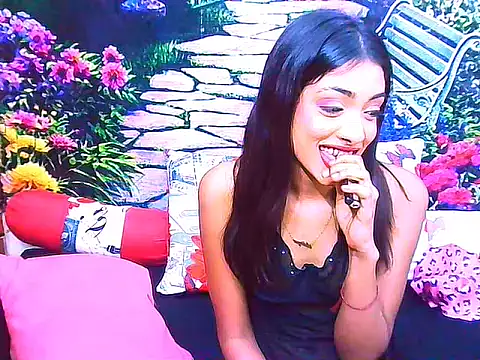 IndianPretty14u2Luv webcam