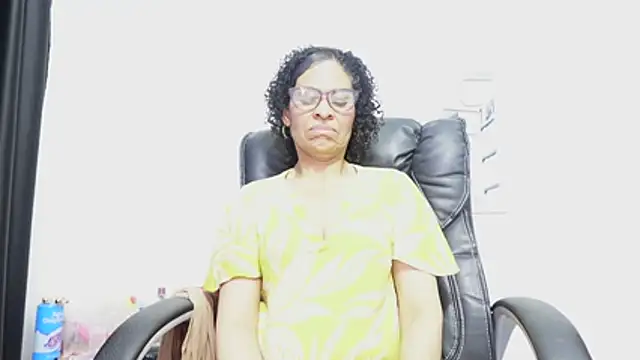 Aries_Mature webcam
