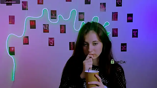 nami_glow webcam