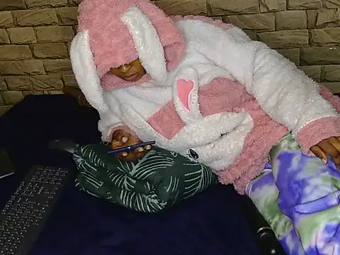 Sweethoneyglow webcam
