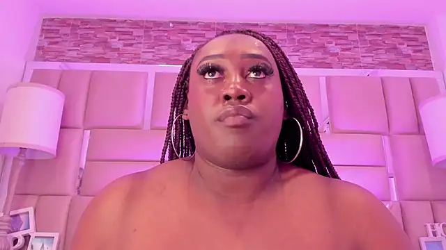 ShaniaBrownn webcam