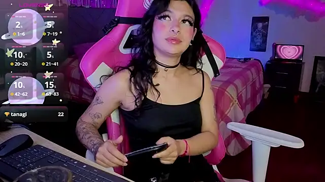 larah_uwu webcam