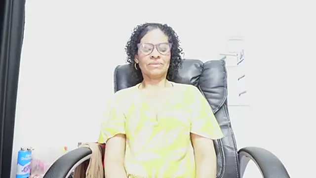 Aries_Mature webcam