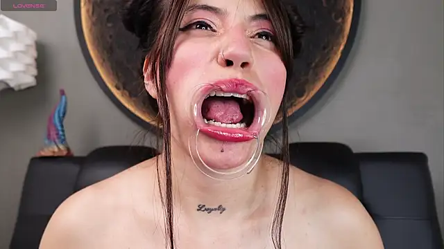 miss_sharlotte18 webcam