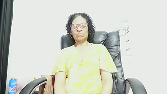 Aries_Mature webcam