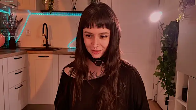 MichaellaMoon webcam