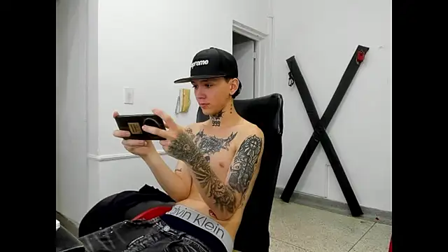StraightBoy_Nick webcam
