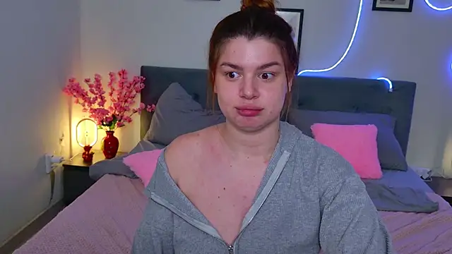 moneyforPeaches webcam