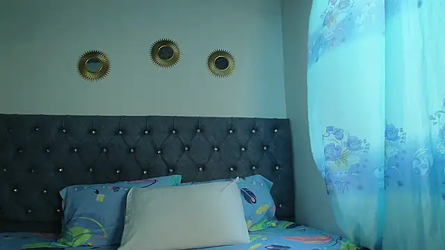 mia_ruiz webcam