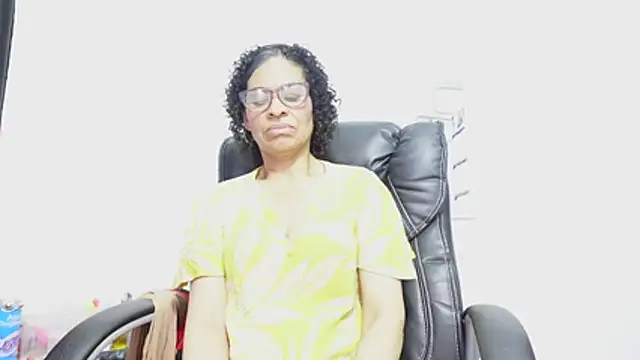 Aries_Mature webcam