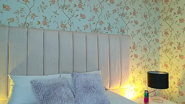 Carrie_GB webcam