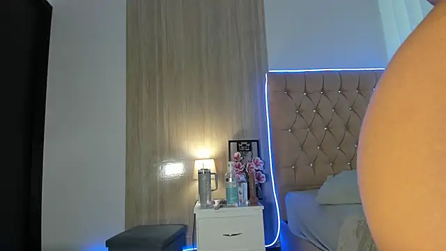 Maddyluxe webcam