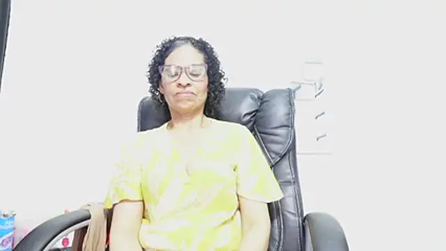 Aries_Mature webcam