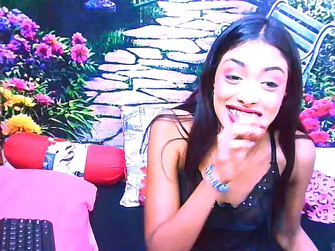 IndianPretty14u2Luv webcam