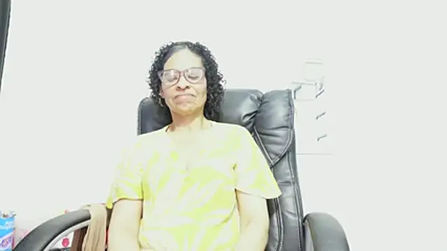 Aries_Mature webcam