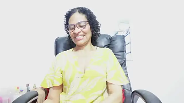 Aries_Mature webcam