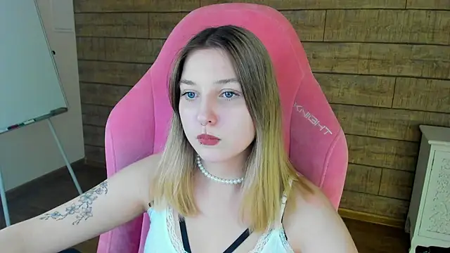 TinnaBurton webcam