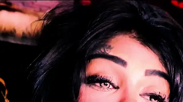 indian_dreamgirl webcam