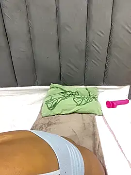 SexyPetitex25 webcam
