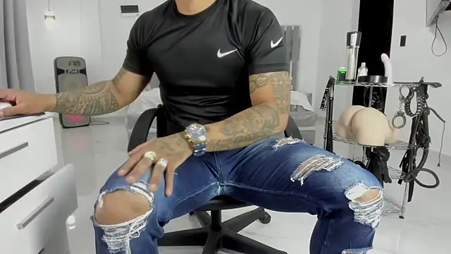 master_leather webcam
