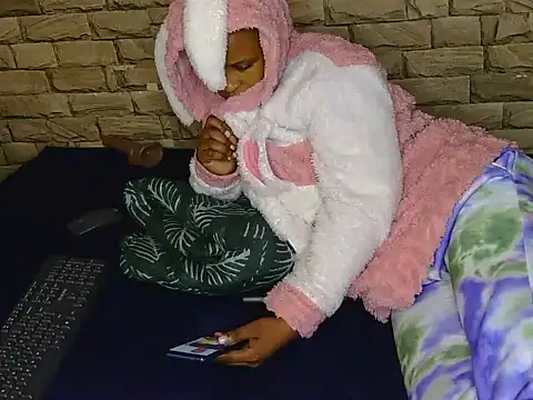 Sweethoneyglow webcam