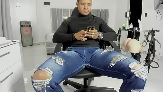 master_leather webcam